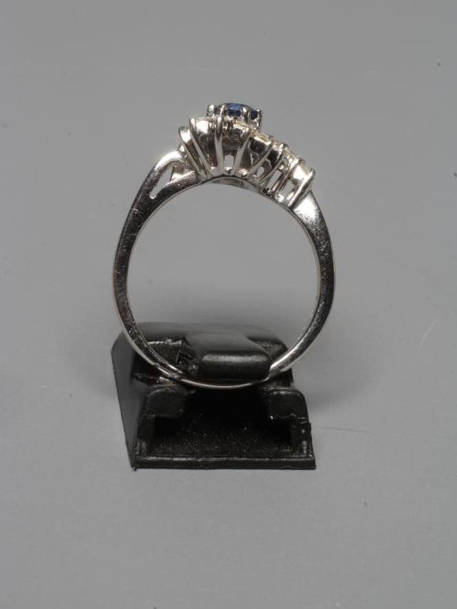A SAPPHIRE AND DIAMOND ABSTRACT CLUSTER RING Image