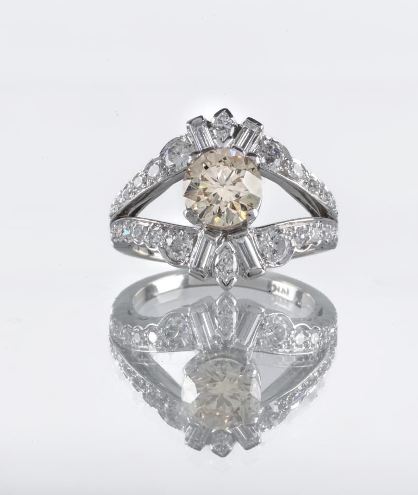 A DIAMOND DRESS RING Image
