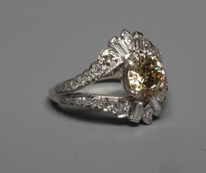A DIAMOND DRESS RING Image
