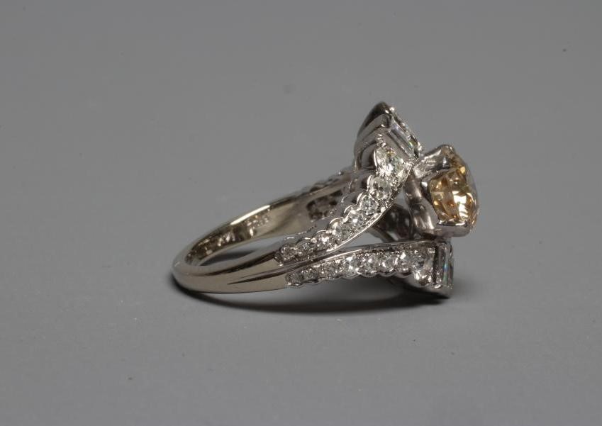 A DIAMOND DRESS RING Image