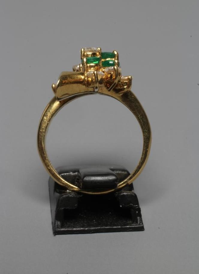 AN EMERALD AND DIAMOND ABSTRACT CLUSTER RING Image