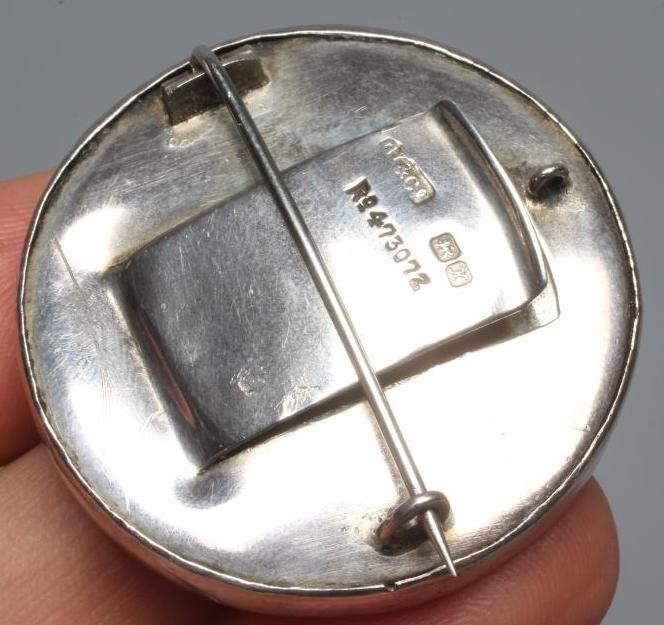 AN EDWARDIAN CIRCULAR SILVER BROOCH/CLIP, inset with a watercolour painting of a pheasant in Image