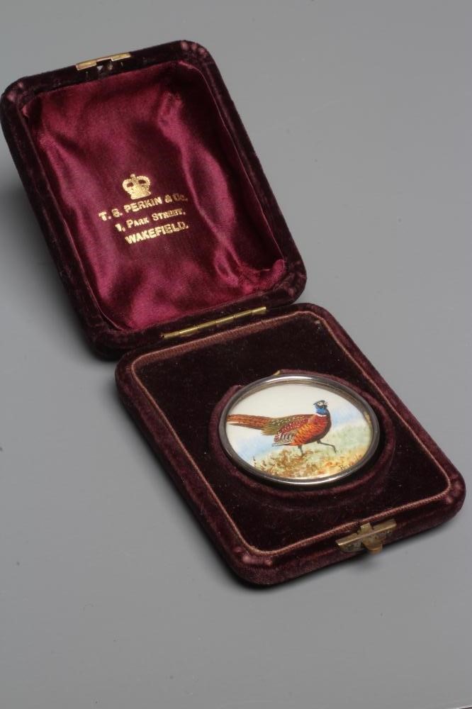 AN EDWARDIAN CIRCULAR SILVER BROOCH/CLIP, inset with a watercolour painting of a pheasant in Image