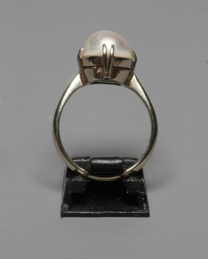 A PEARL DRESS RING, the mabe pearl claw set to a white shank stamped 9ct, sponsor's mark ?E&S, size Image