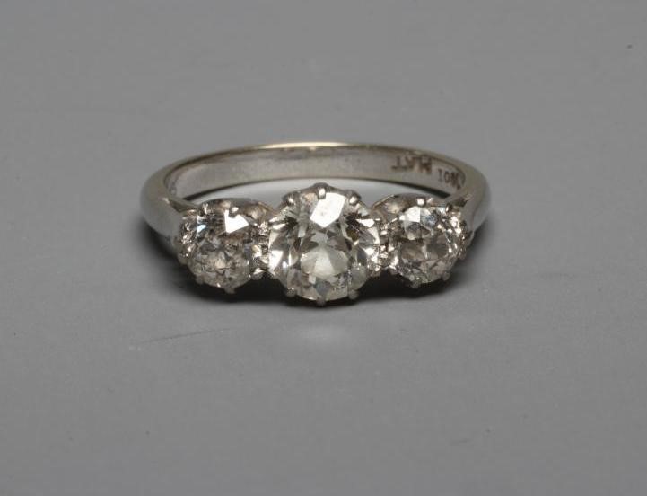 A THREE STONE DIAMOND RING Image
