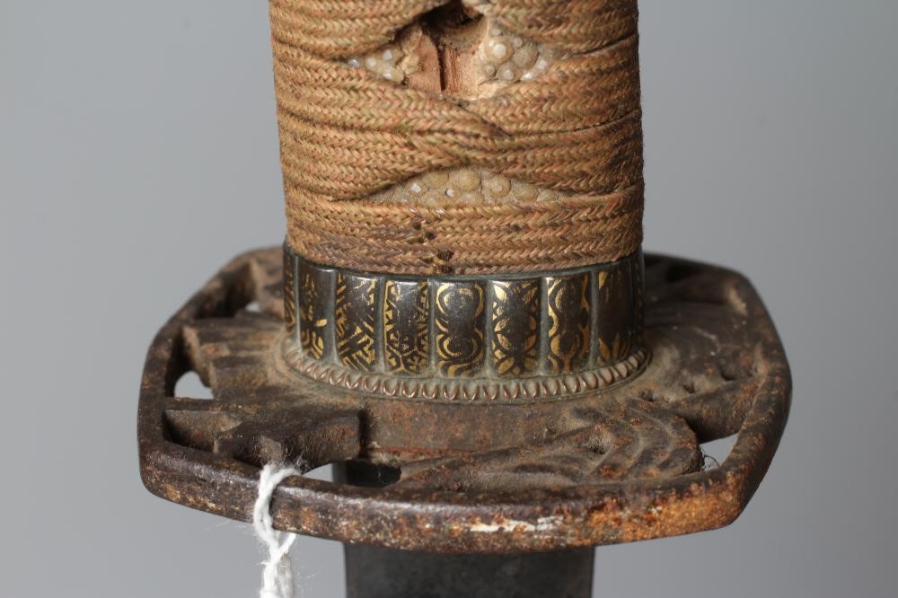 A JAPANESE KATANA, Edo period, with 24 3/4" curved blade, undulating hamon, unsigned tang with four Image