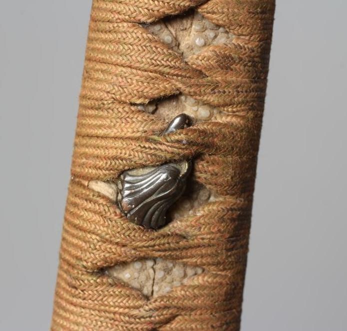 A JAPANESE KATANA, Edo period, with 24 3/4" curved blade, undulating hamon, unsigned tang with four Image