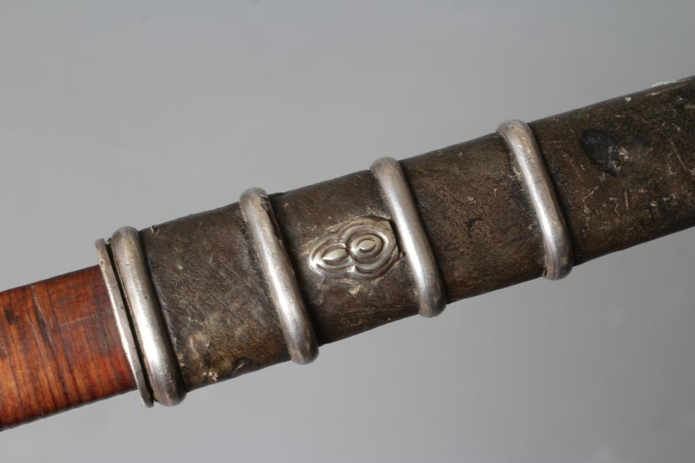 AN INTERESTING JAPANESE FIGHTING KNIFE Image