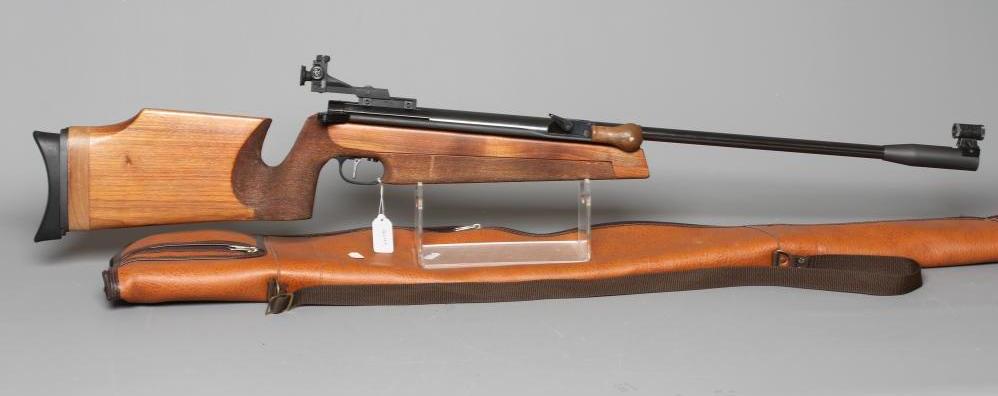 A WALTHER LGR .177 TARGET AIR RIFLE with side lever cocking mechanism Image