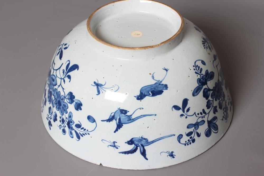 A LARGE DELFT PUNCH BOWL Image