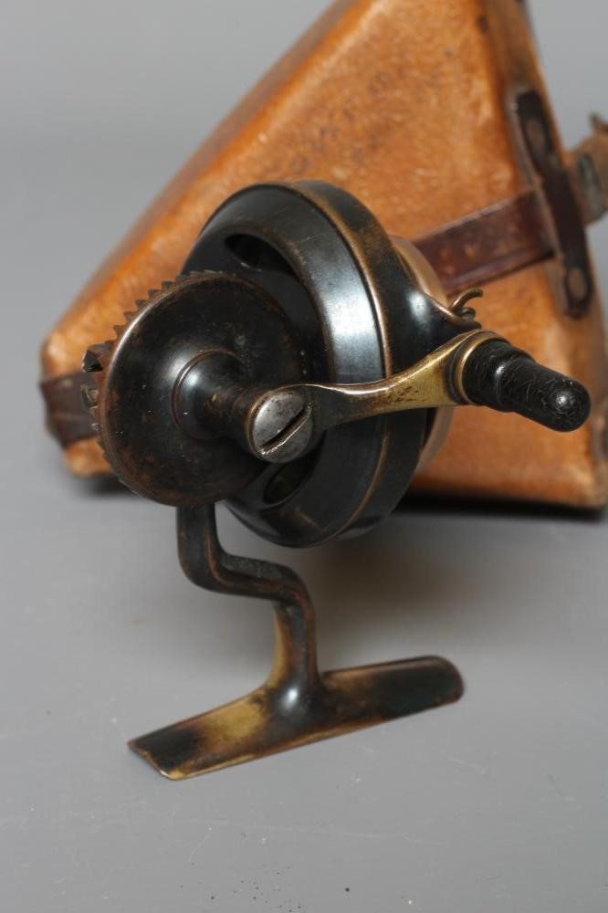 AN ILLINGWORTH NO.3 CASTING REEL with original box (Est. plus 24% premium inc. VAT) Image