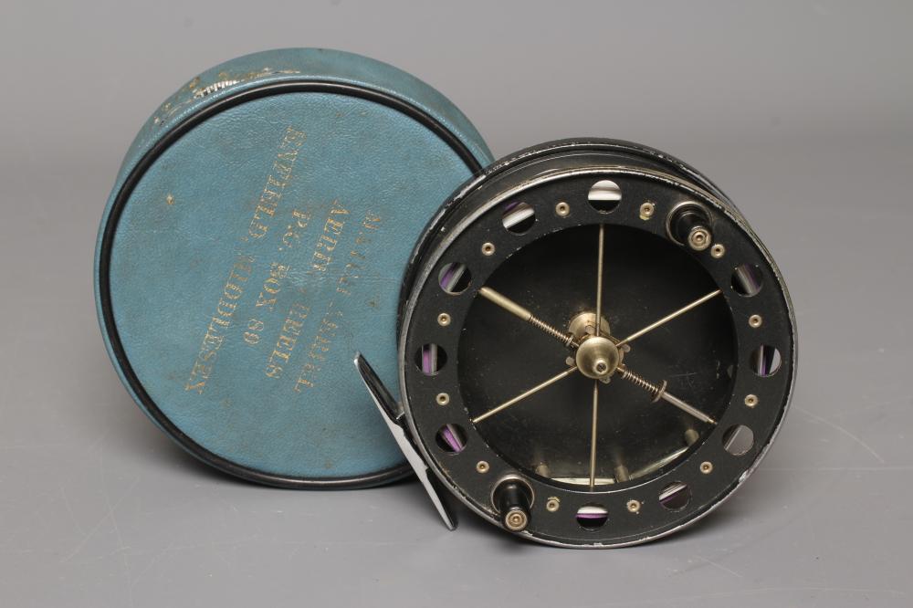 A MATCH AERIAL CENTRE PIN FISHING REEL, 4 1/2" diameter, with original case (Est. plus 24% premium Image