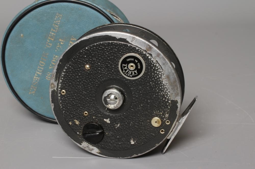 A MATCH AERIAL CENTRE PIN FISHING REEL, 4 1/2" diameter, with original case (Est. plus 24% premium Image