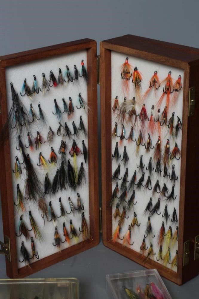 AN ANTIQUE FISHING CREEL AND CONTENTS Image