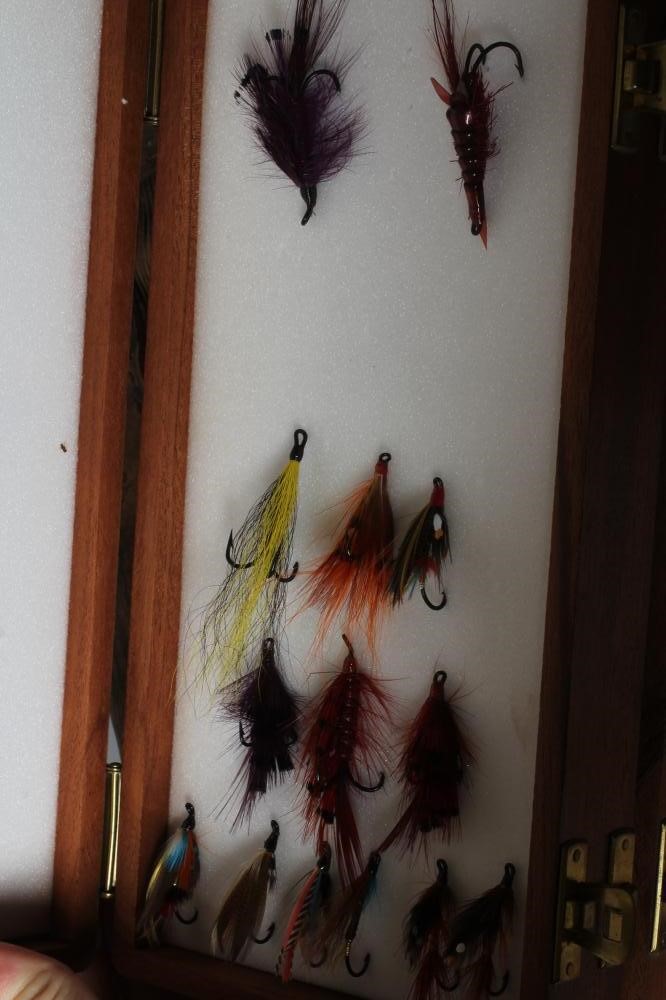 AN ANTIQUE FISHING CREEL AND CONTENTS Image