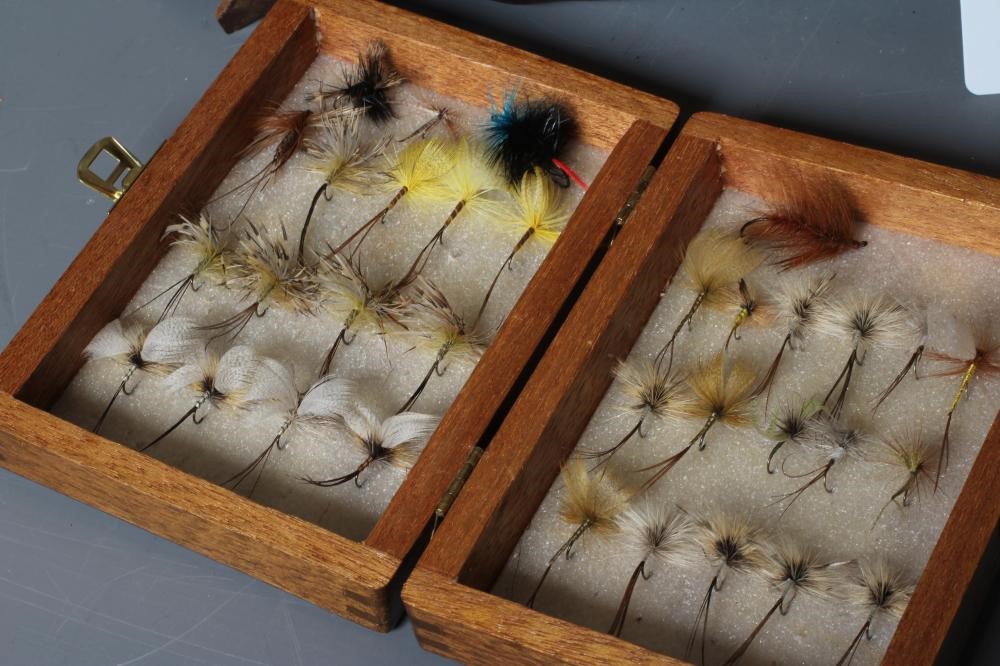 AN ANTIQUE FISHING CREEL AND CONTENTS Image