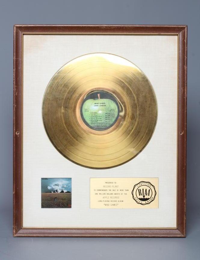 A PRESENTATION "GOLD" SALES AWARD for the album Mind Games, John Lennon, R.I.A.A. certified, Image
