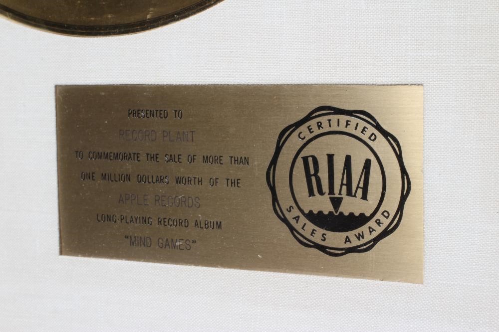 A PRESENTATION "GOLD" SALES AWARD for the album Mind Games, John Lennon, R.I.A.A. certified, Image
