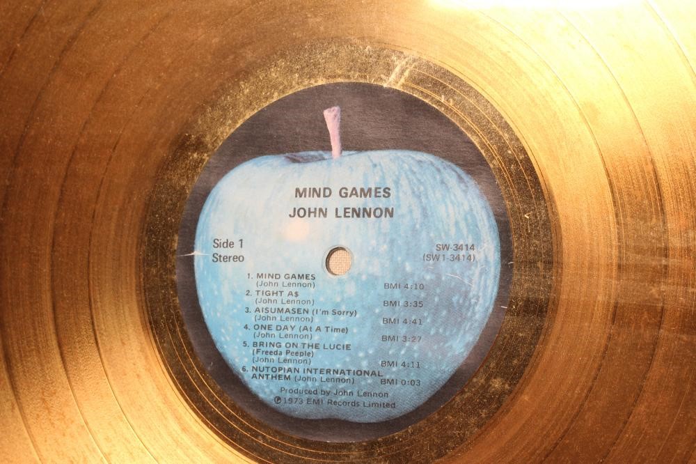 A PRESENTATION "GOLD" SALES AWARD for the album Mind Games, John Lennon, R.I.A.A. certified, Image