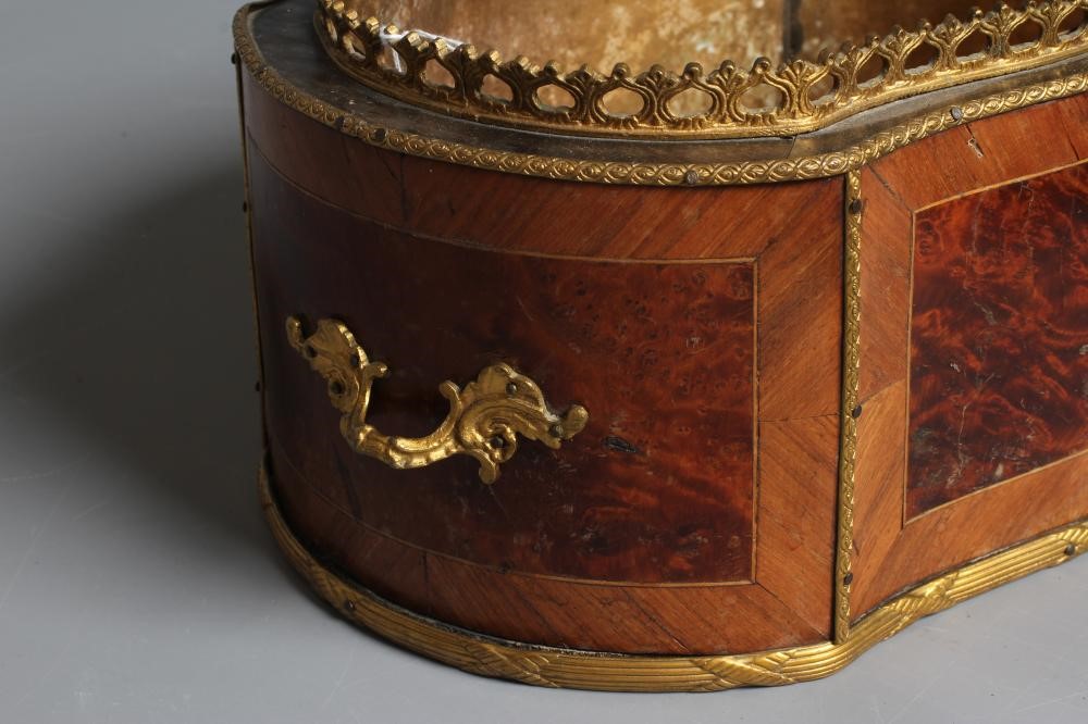 A LOUIS XV STYLE KINGWOOD AND BURR WALNUT JARDINIERE, early 20th century, of oval serpentine form Image