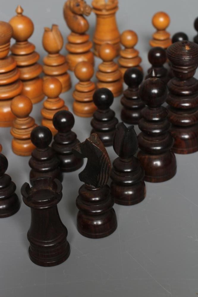 A VICTORIAN ROSEWOOD AND BOX ST GEORGE PATTERN CHESS SET Image