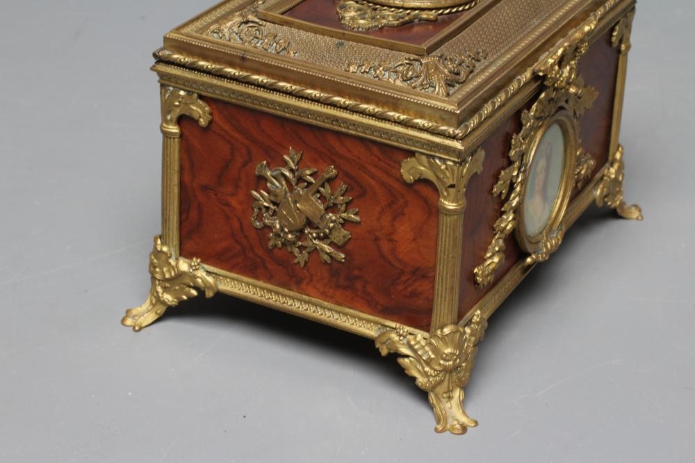 A LOUIS XV STYLE KINGWOOD TRINKET BOX Image
