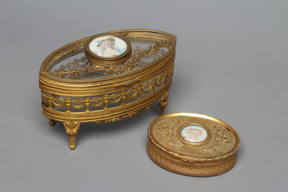 A LOUIS XV STYLE GLASS AND GILT METAL MOUNTED OVAL TRINKET BOX Image