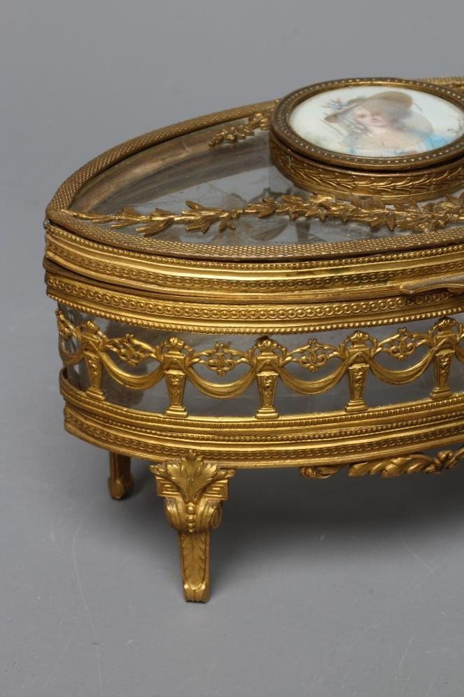 A LOUIS XV STYLE GLASS AND GILT METAL MOUNTED OVAL TRINKET BOX Image