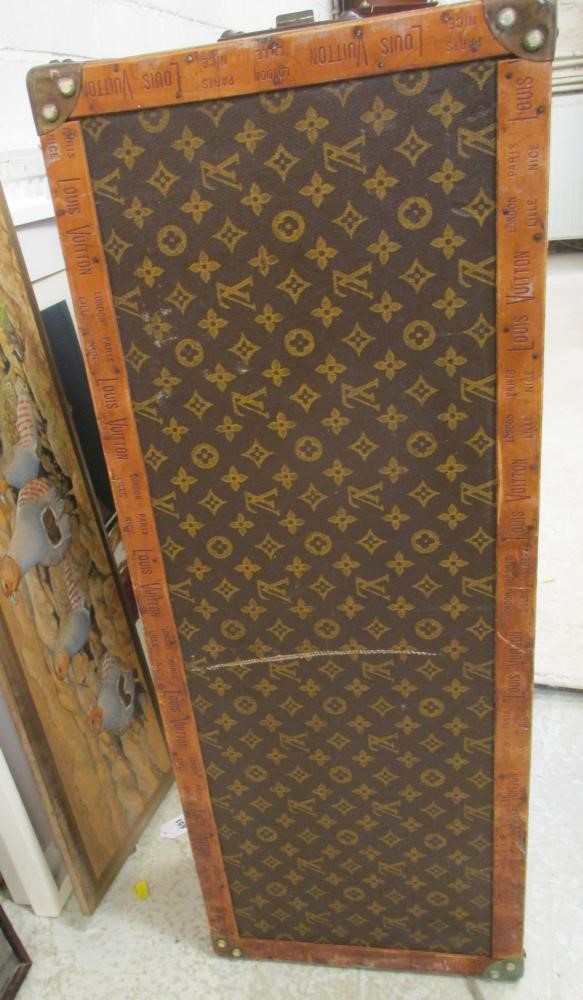 A LOUIS VUITTON LEATHER AND BRASS BOUND ENCYLOPEADIA BRITANNICA LIBRARY TRUNK Image