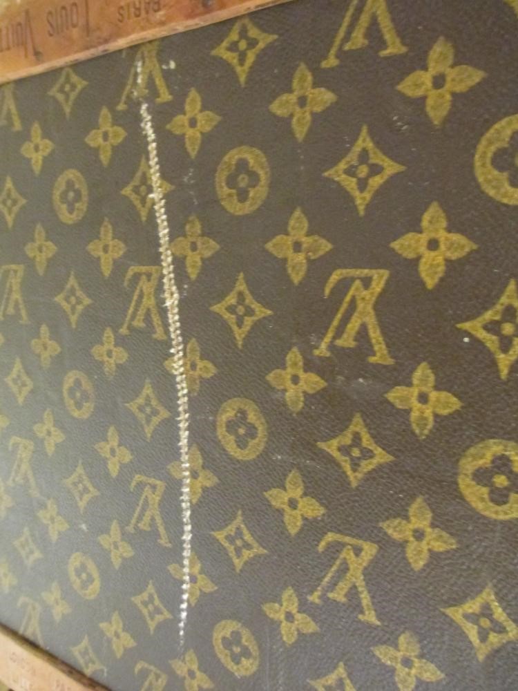 A LOUIS VUITTON LEATHER AND BRASS BOUND ENCYLOPEADIA BRITANNICA LIBRARY TRUNK Image