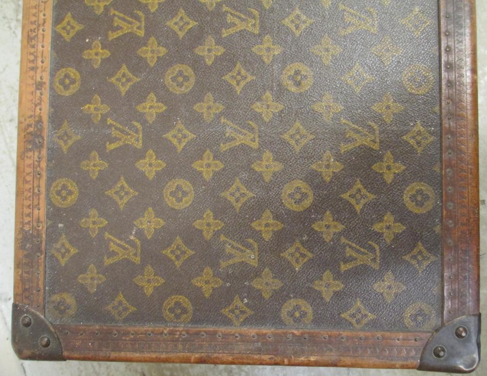 A LOUIS VUITTON LEATHER AND BRASS BOUND ENCYLOPEADIA BRITANNICA LIBRARY TRUNK Image