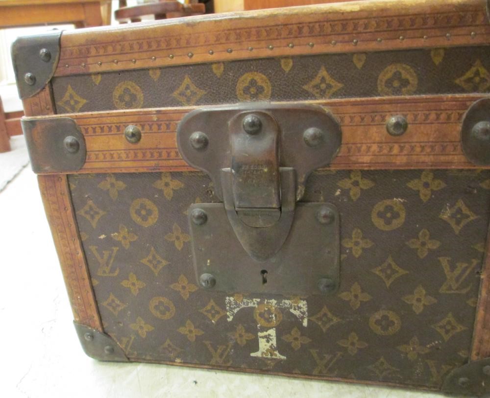 A LOUIS VUITTON LEATHER AND BRASS BOUND ENCYLOPEADIA BRITANNICA LIBRARY TRUNK Image