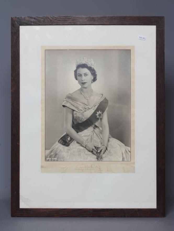 DOROTHY WILDING (1893-1976) Queen Elizabeth II Image
