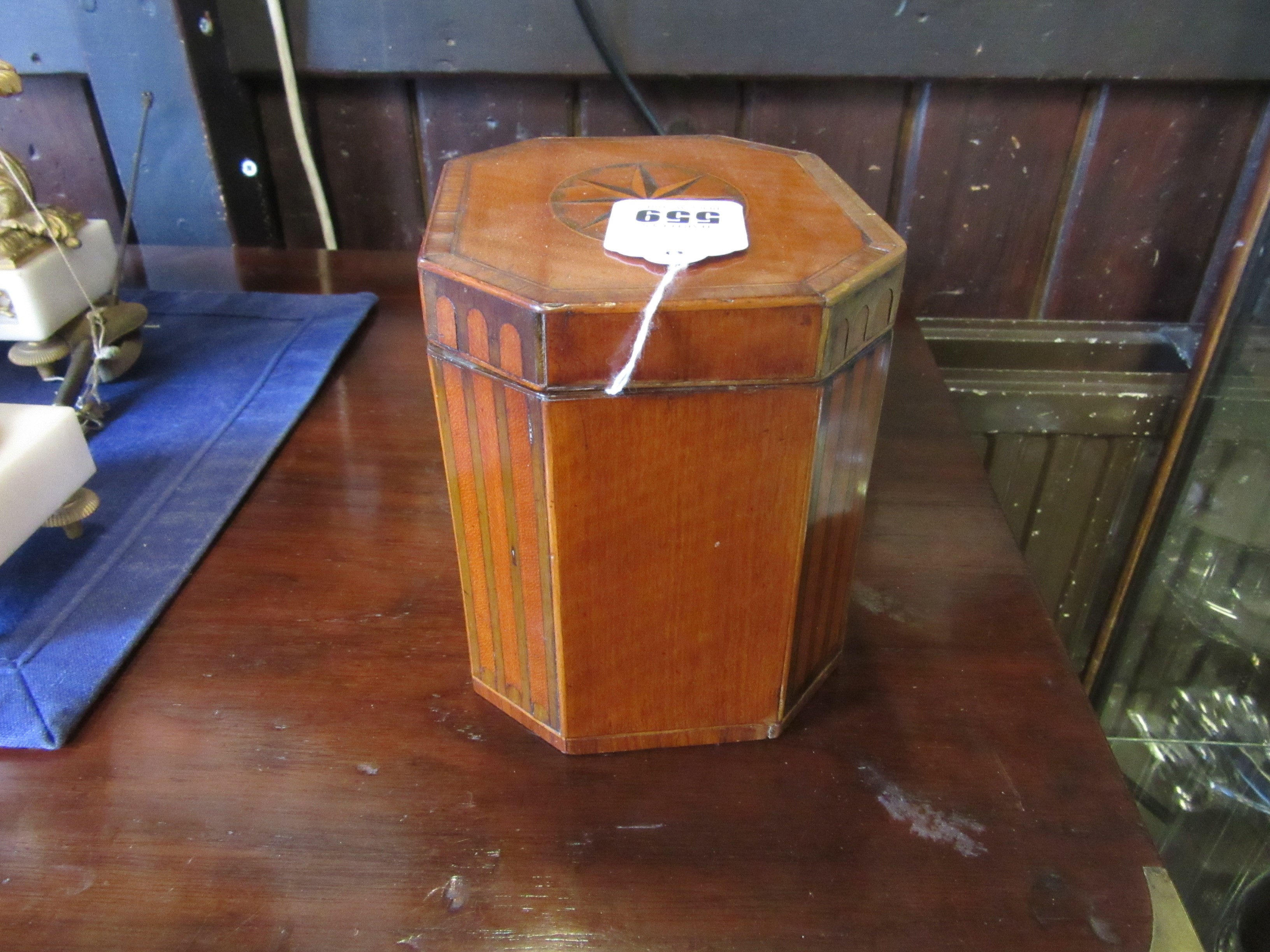 AN GEORGIAN MAHOGANY INLAID AND CROSSBANDED TEA CADDY Image