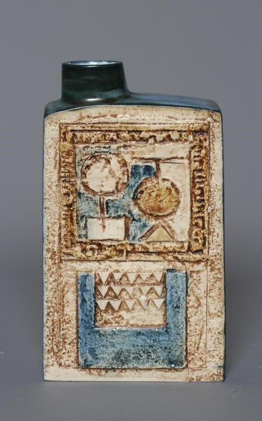 A TROIKA CHIMNEY VASE by Linda Thomas, incised and decorated in shades of brown and blue with Image