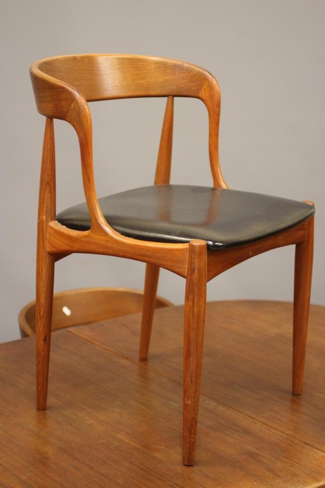 A SET OF SIX DANISH TEAK DINING CHAIRS Image