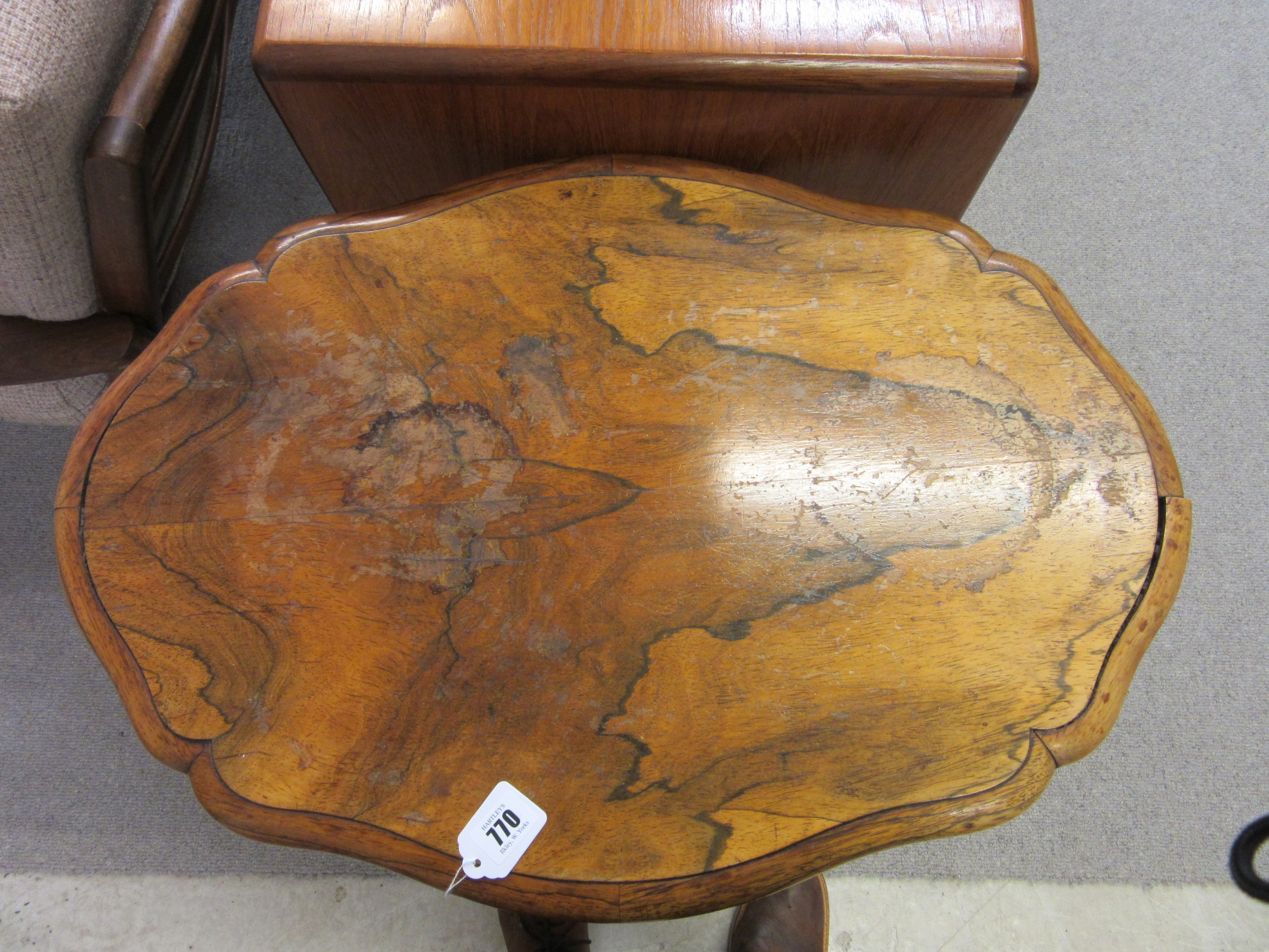 A VICTORIAN ROSEWOOD ROCOCO STYLE OCCASIONAL TABLE Image
