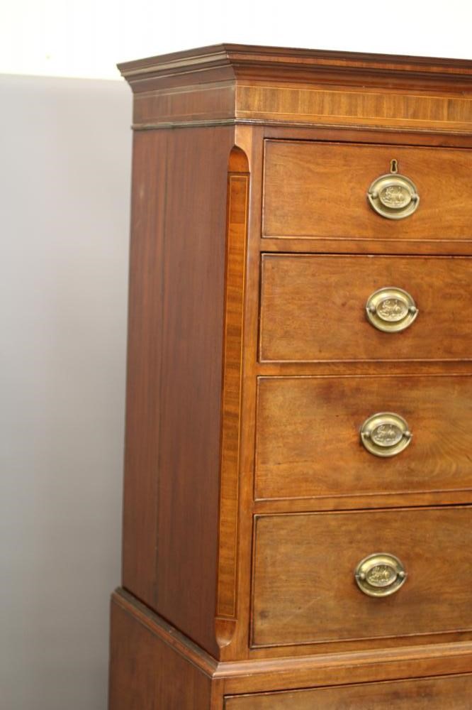 A GEORGIAN MAHOGANY CHEST ON CHEST Image