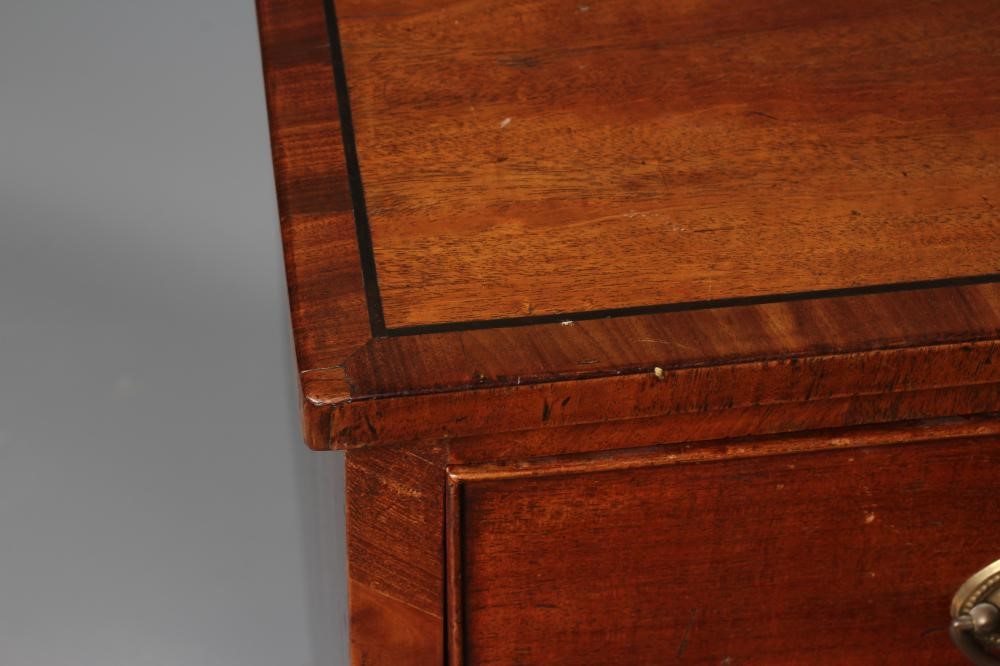 A SMALL MAHOGANY STRAIGHT FRONT CHEST Image