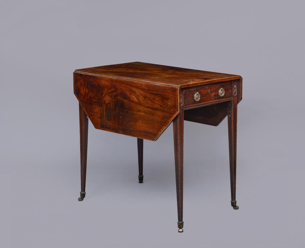 A GEORGIAN MAHOGANY PEMBROKE TABLE Image