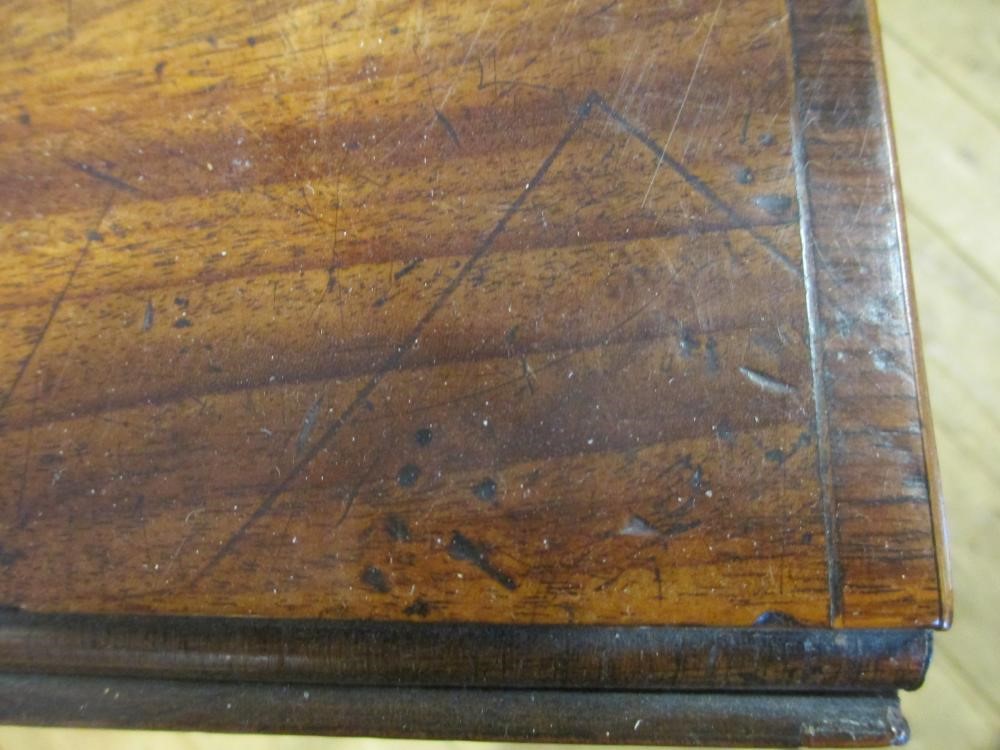 A GEORGIAN MAHOGANY PEMBROKE TABLE Image