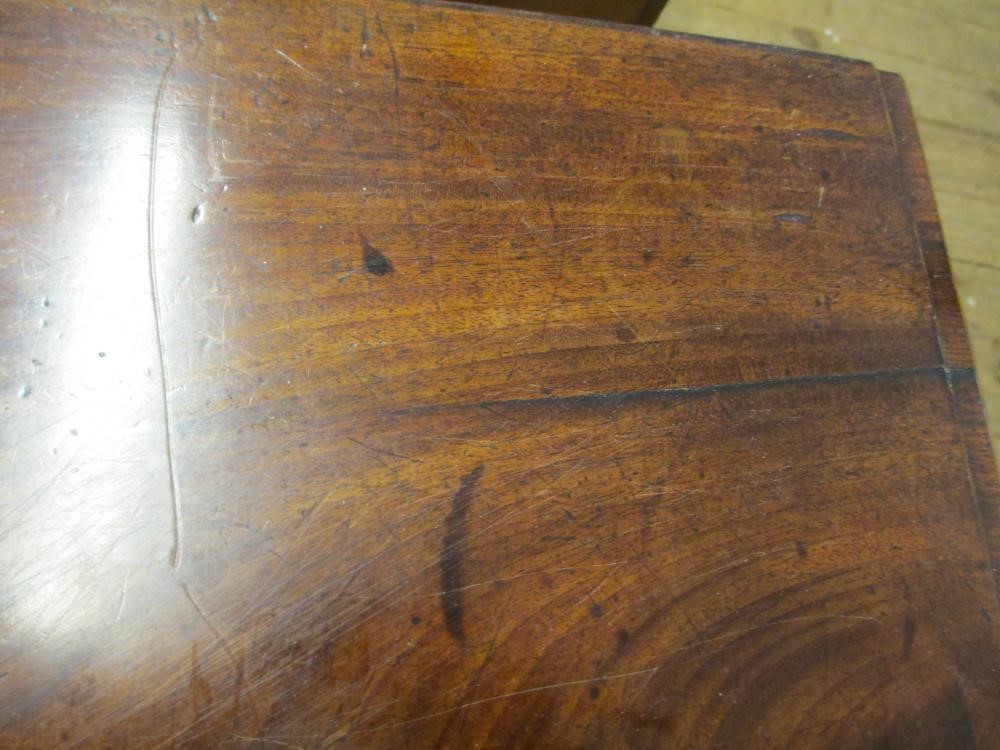 A GEORGIAN MAHOGANY PEMBROKE TABLE Image
