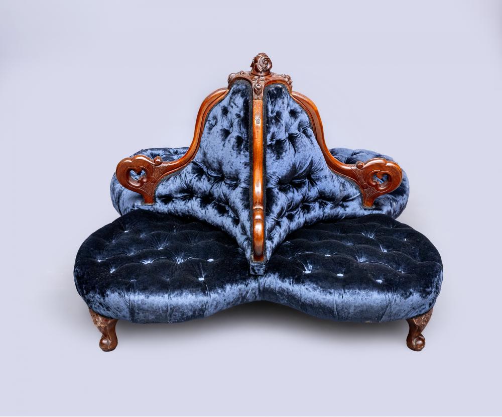 A LATE VICTORIAN WALNUT SHOW FRAME CONVERSATION SOFA Image