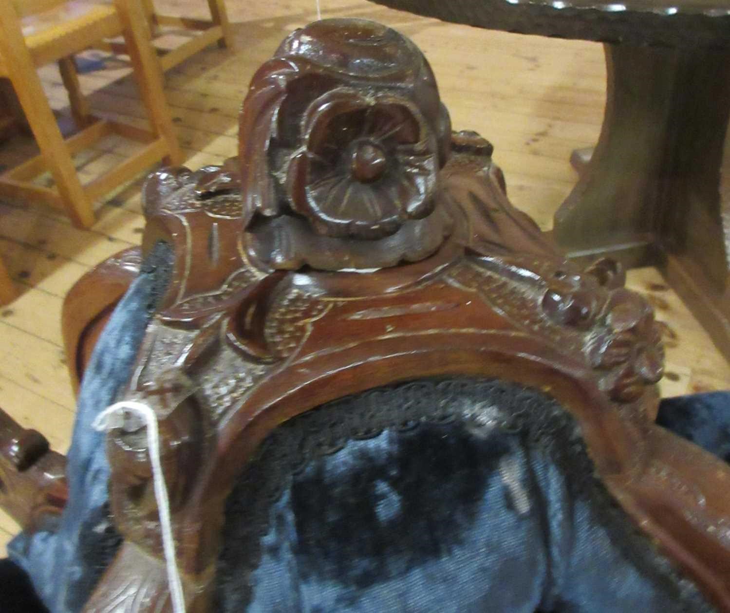 A LATE VICTORIAN WALNUT SHOW FRAME CONVERSATION SOFA Image