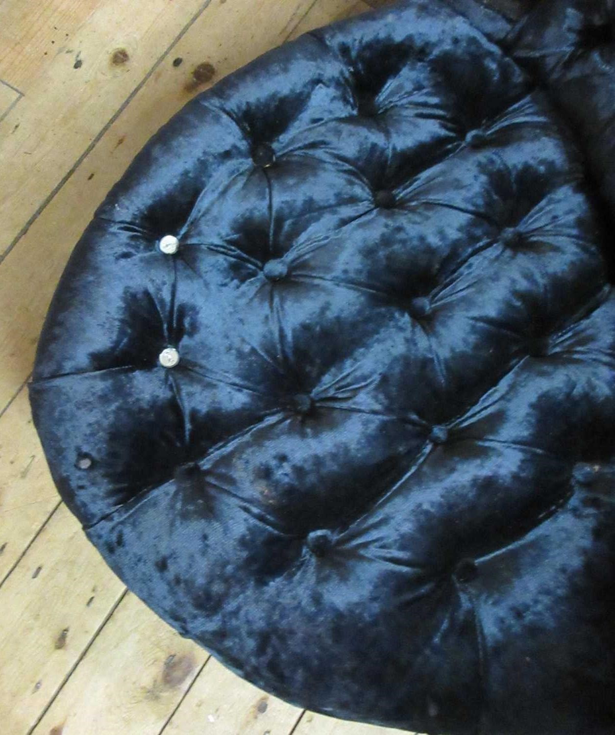 A LATE VICTORIAN WALNUT SHOW FRAME CONVERSATION SOFA Image