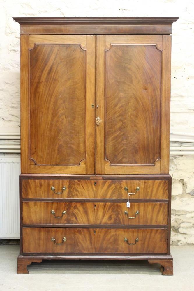A GEORGIAN MAHOGANY LINEN PRESS Image