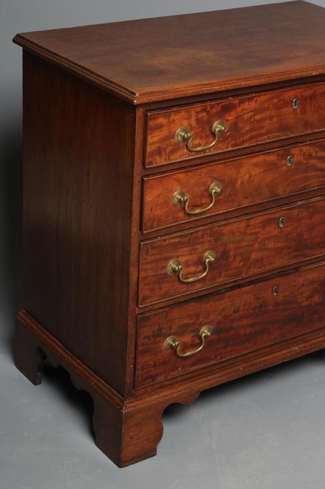A SMALL MAHOGANY STRAIGHT FRONT CHEST Image