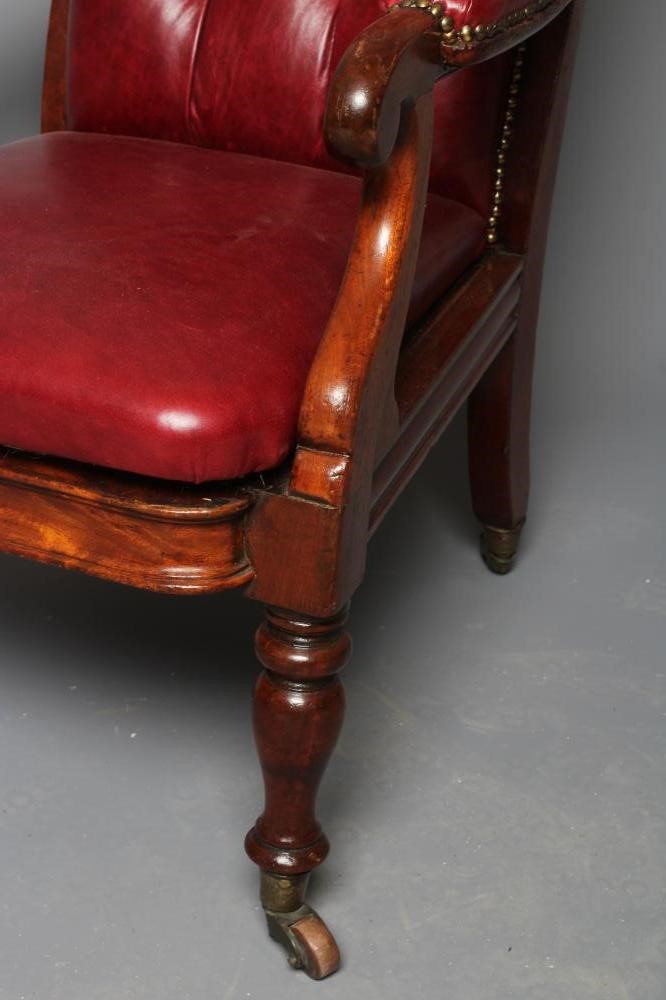 A VICTORIAN MAHOGANY SHOW FRAME LIBRARY CHAIR Image
