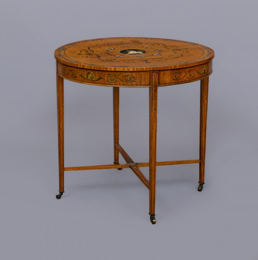 AN EDWARDIAN SATINWOOD OCCASIONAL TABLE Image