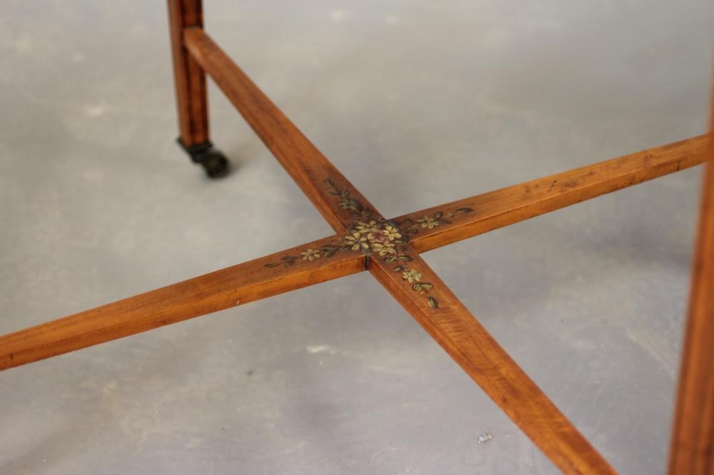 AN EDWARDIAN SATINWOOD OCCASIONAL TABLE Image